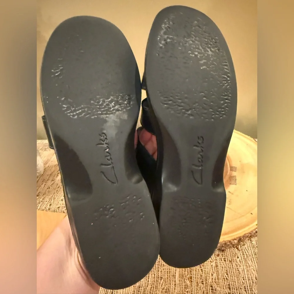 Clarks Bendables Ella‎ Black  Women’s Leather Sandals Slides Size 8 EUC
